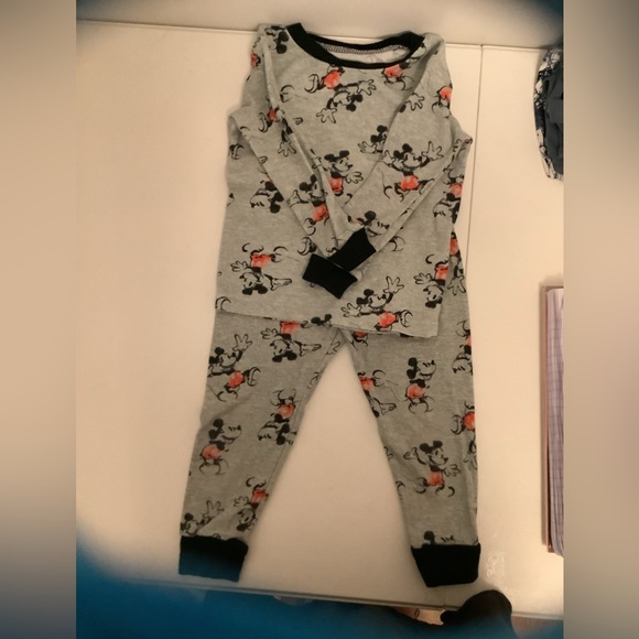 Disney pj’s - Picture 1 of 3